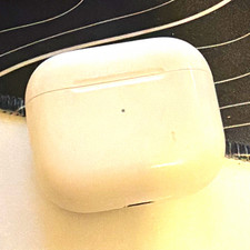 Apple AirPods (3rd Generation) White Earbuds with Charging Case USB-C MPNY3ZM/A