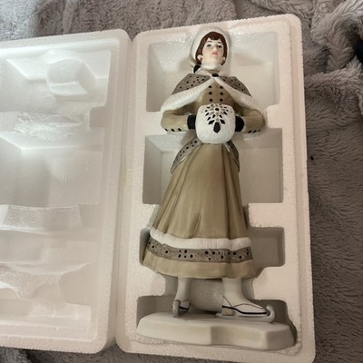 AVON 2014 MRS ALBEE AWARD STATUTE BEAUTIFUL WOMAN ICE SKATER FIRST SALES REP !