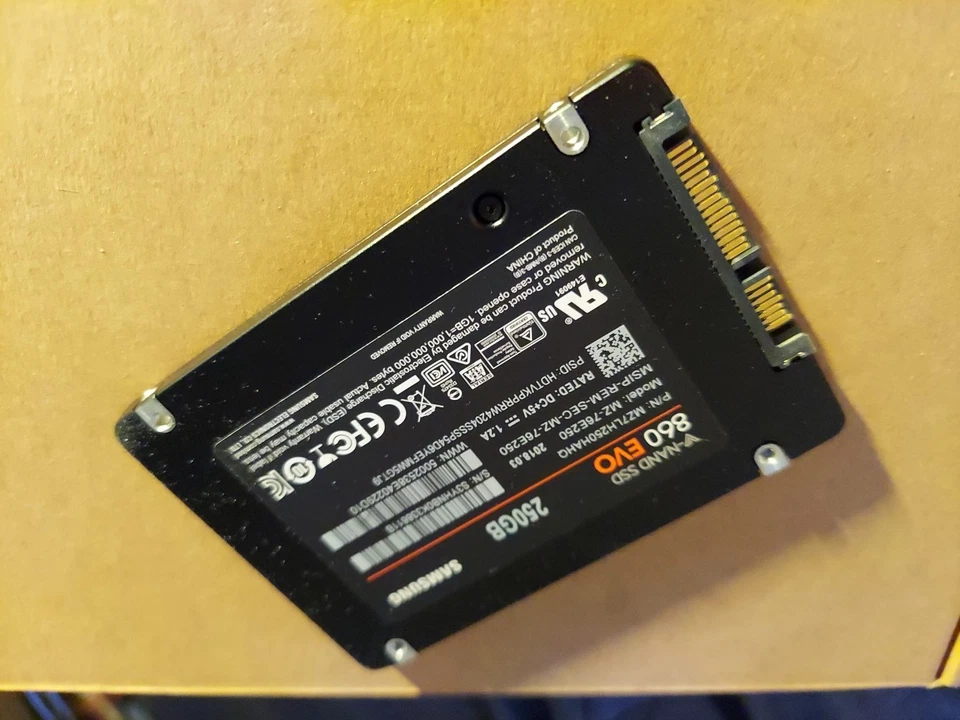 Lote a granel Cantidad 5 Unidad de estado sólido SSD SATA 2.5 completamente probada Samsung 860 EVO 250 GB 2.5 Foto 3 de 3