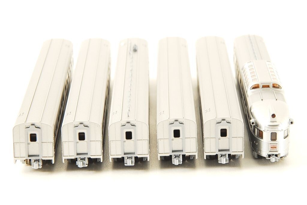 KATO N-Scale 106-055 California Zephyr 11 Car Set With Display