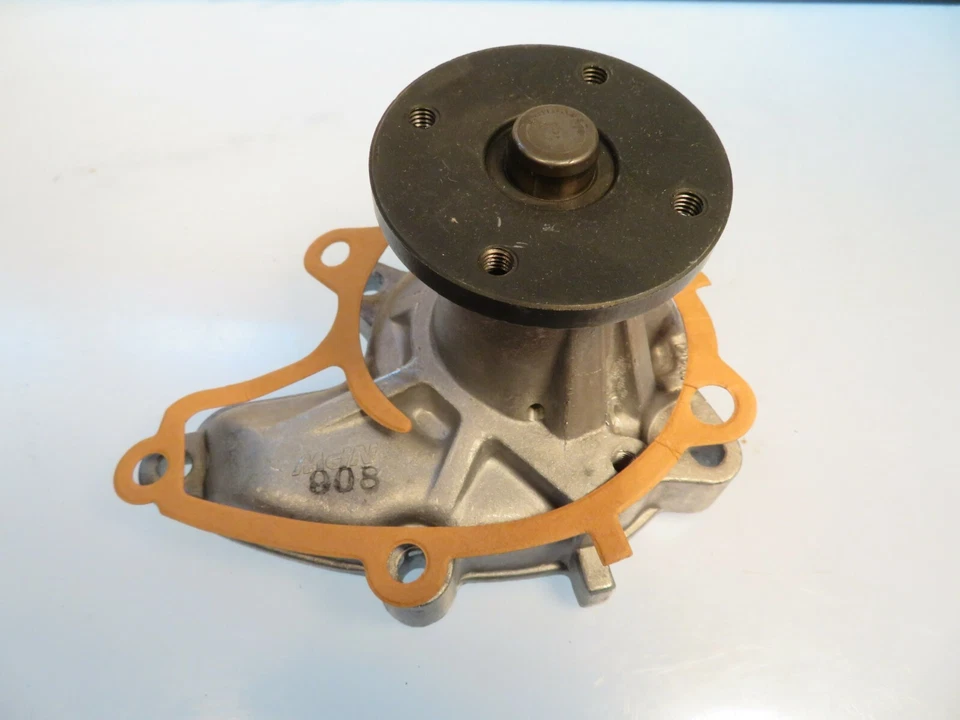 Bomba de agua compatible con Nissan Pulsar NX 1,8 L y Stanza 2,0 L marca Beck Arnley 131-2038 Foto 2 de 4