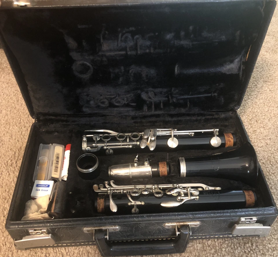 Vito Reso-Tone 3 Clarinet With Mouthpiece plus Hard Case & Acc. Not Tested - Image 2 of 4