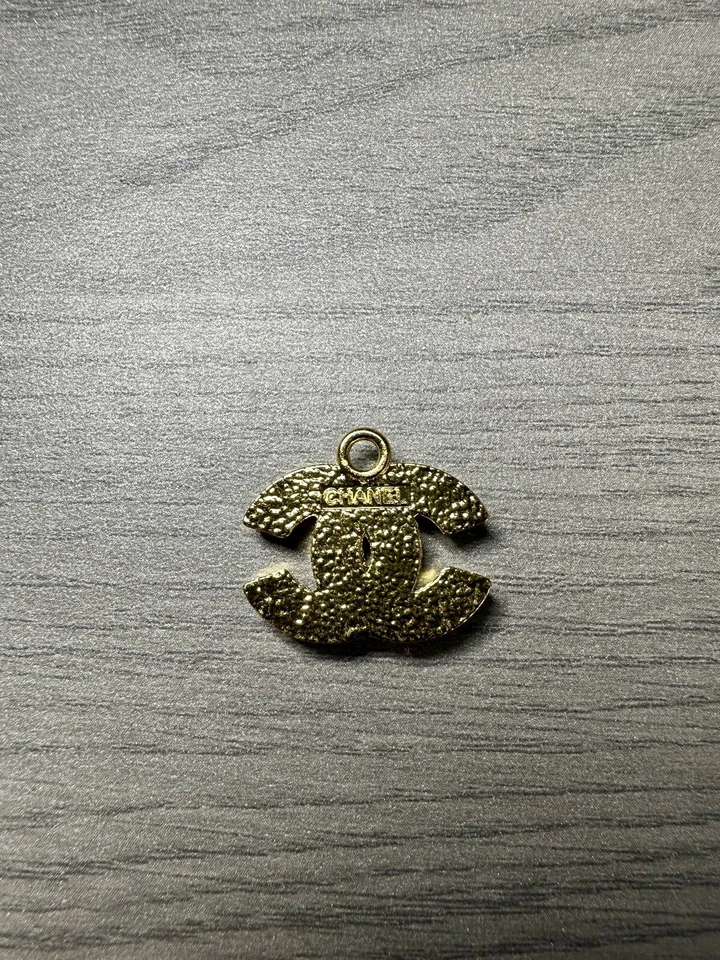 chanel vintage button gold and pearl charm - Image 2 of 4