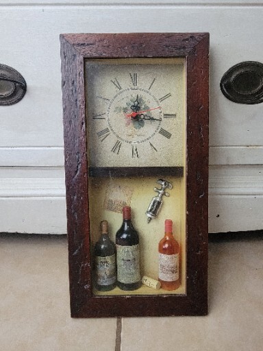 Vtg Wooden Wine Themed Wall Hanging Clock