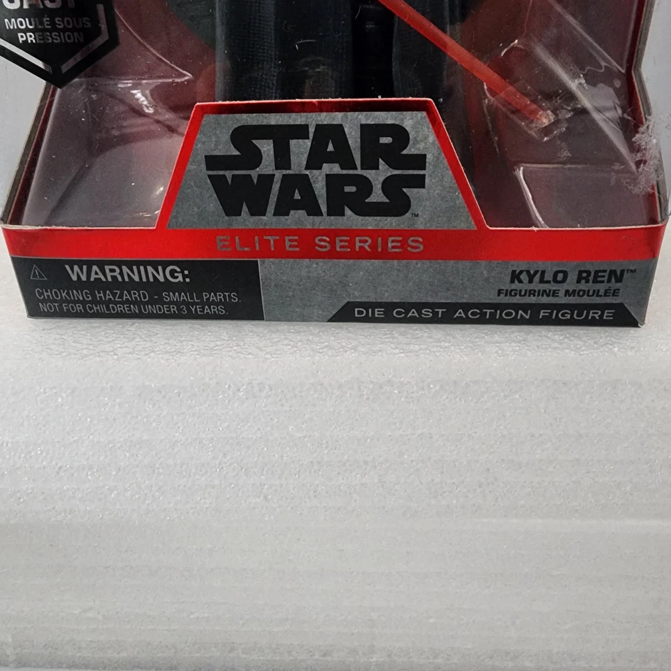 Figura de acción fundida a presión Kylo Ren serie Elite de Star Wars de Disney Store TFA Force Foto 4 de 4