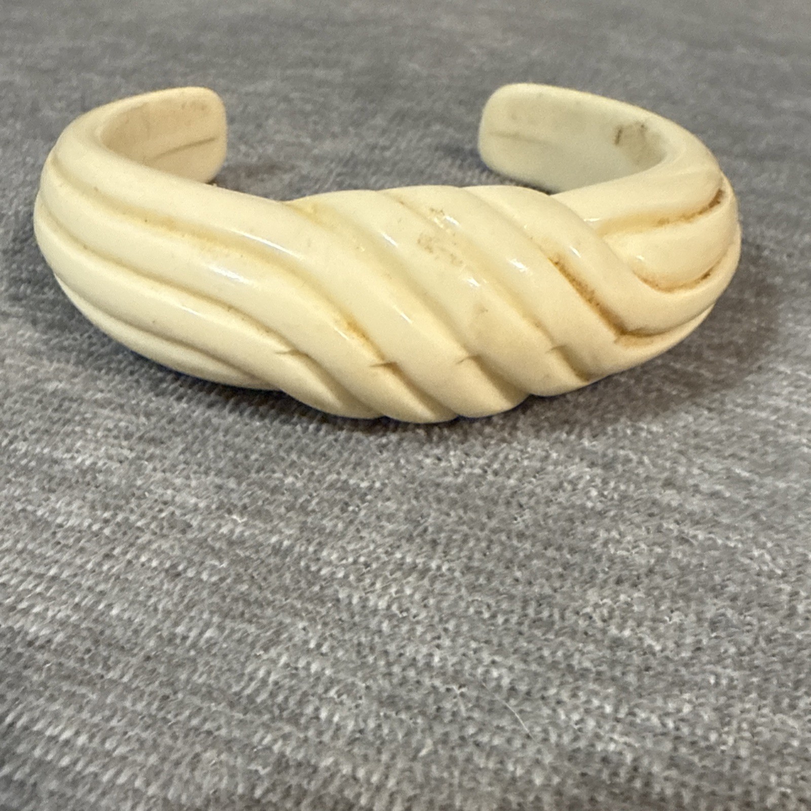 Vintage Plastic Celluloid Cream Color Bangle Cuff Bracelet 80's Swirl Ribbed