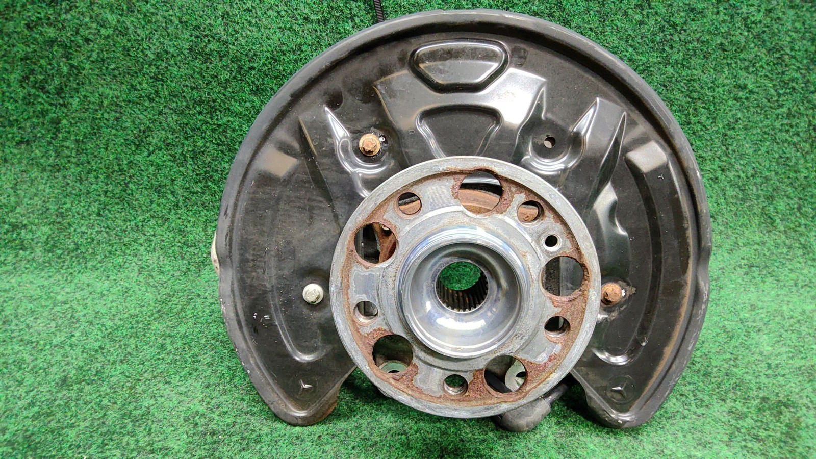 2015-2018 Mercedes C300 Rear Left Hub Knuckle 86K Miles OEM A2053500141