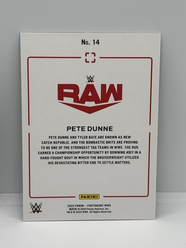 2024 Panini Photogenic WWE Pete Dunne #14 Silver /99 - Afbeelding 2 van 2