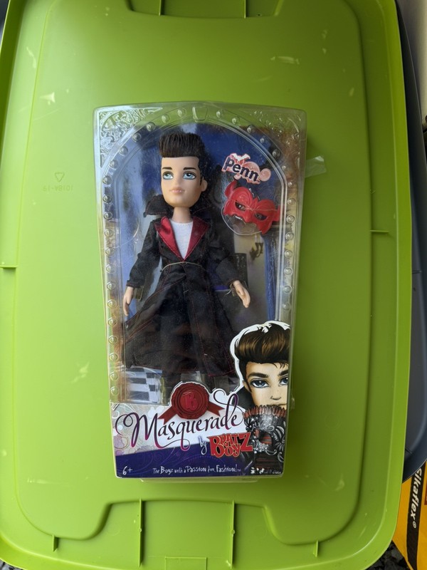 BRATZ BOYZ Masquerade Penn Vampire Dracula Doll MGA 2003
