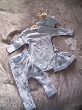 BNWT Peter Rabbit 4 Piece Set Blue Bodysuit Leggings Hat Comforter 3-6 month Boy