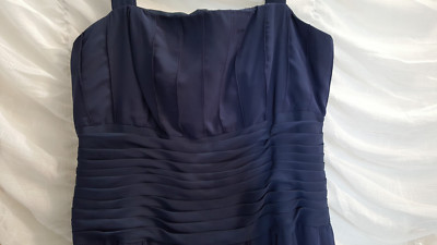 green emerald velvet dress Amazon.com: BCBGMAXAZRIA Women's Petite Tia Embroidered Peplum Dress, Black  Combo, 10 : Clothing, Shoes & Jewelry main image 1
