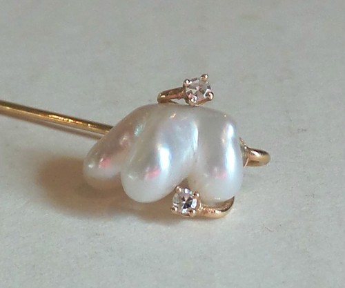 14K GOLD STICK PIN with UNUSUAL SHAPED NATURAL BAROQUE PEARL & DIAMONDS