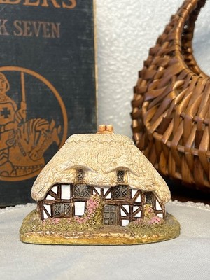 April Cottage Miniature Cottage by Lilliput Lane | UK Collectible Figurine