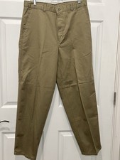 Dockers Pants Khaki Flat Front Relaxed Fit Size w32 w30 NWT