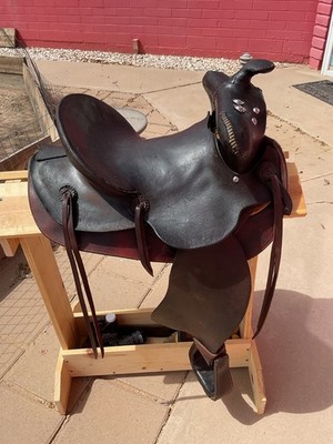 Vintage Beartrap saddle it is light enough to be a great barrel racing saddle