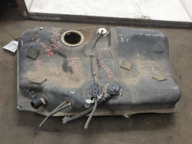 00-03 TOYOTA SOLARA SE 3.0L 6CYL GAS FUEL TANK ASSEMBLY  - Image 3 of 4