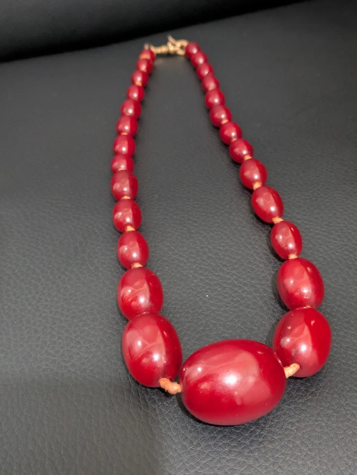 Cherry Amber Bakelite Necklace 39g 50cm - Image 2 of 4
