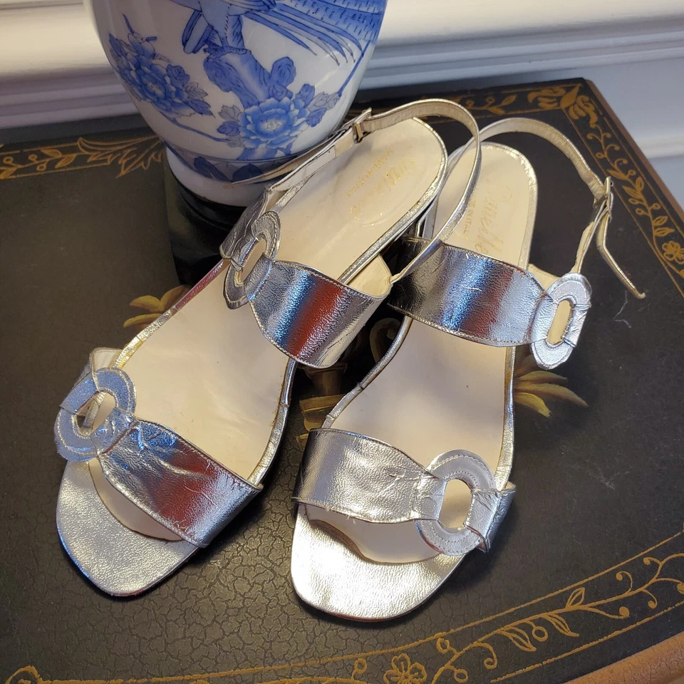 Винтажные сандалии Danelle Socialite серебристые ламинированная кожа сделано в Италии на низком каблуке - Изображение 2 из 4