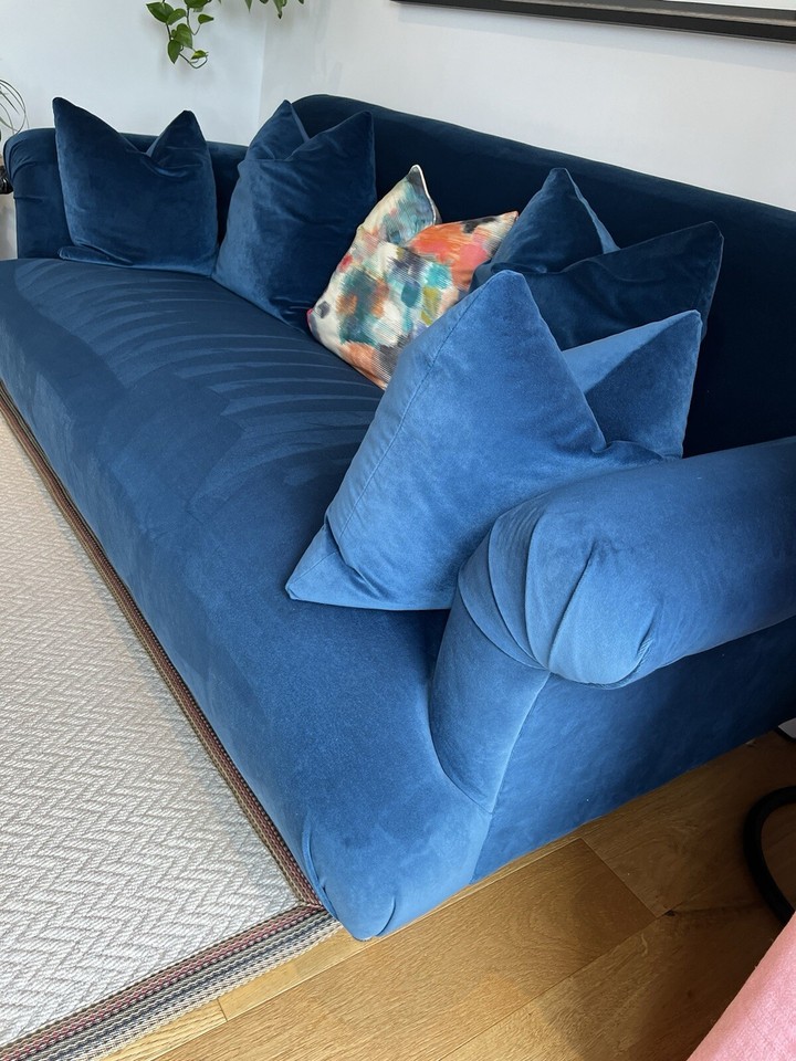 Distinctive Chesterfields Velvet Sofa eBay