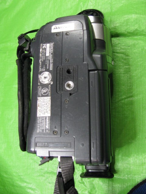 Sony CCD-TRV608 Hi8 Analog Camcorder - Record Transfer Watch 8MM