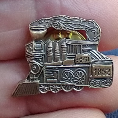 Patriotic 1862 Pioneer Steam Engine Rail Road Train Hat Pin Tie Tack Metal
