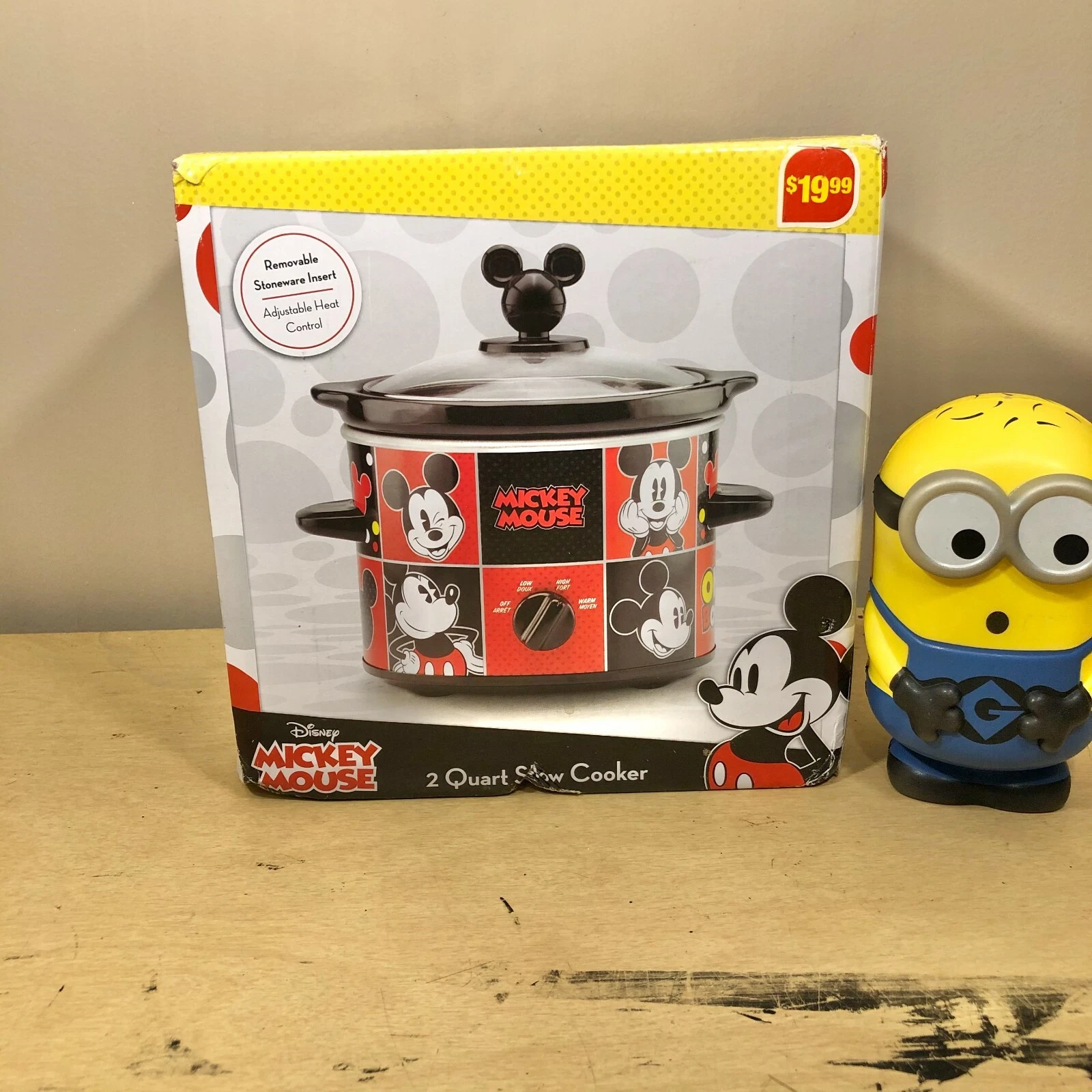 Disney Mickey Mouse 2 Quart Slow Cooker Crockpot removable stoneware insert