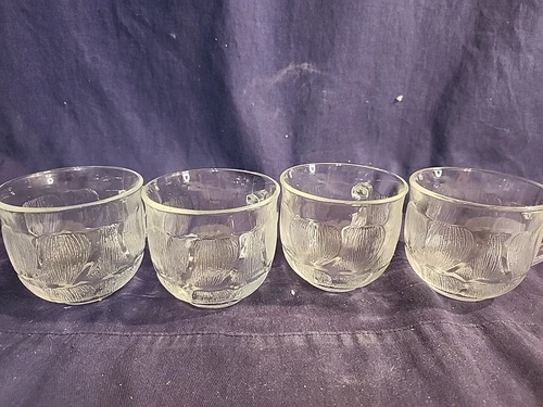 Arcoroc France Fluer Pattern Glas Tea Cups Set of 4