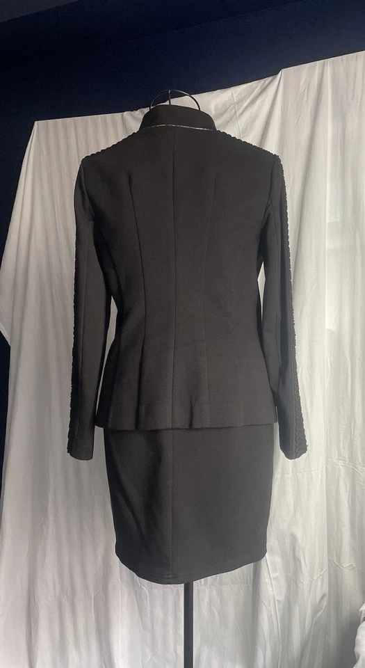 Conjunto de chaqueta y falda Paola Mondi Foto 4 de 4