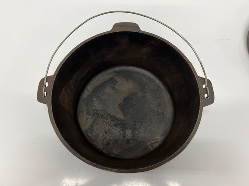 Cast Iron Camp Dutch Oven 14" Across, 6.5" Deep Unbranded - Picture 6 of 8