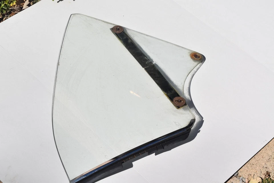 Chevrolet Corvair Monza 1966 cuarto derecho ventana cristal trasero 14349 Foto 3 de 4