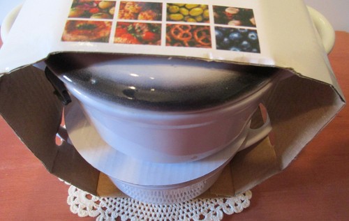 New Set Of 2 Small Smart Ceramics 12oz. Casseroles Dishes With Lids Oven Safe - Picture 3 of 3