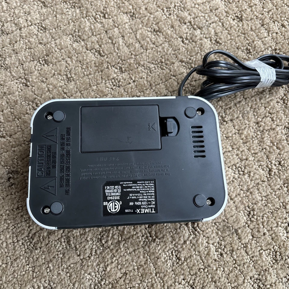 Timex T123S Red Numbers LED Alarm Clock Digits Retro Style Silver Classic - Image 4 of 4