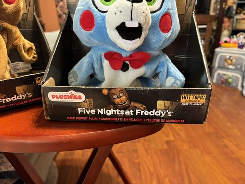 5 Nights At Freddie’s Hot Topic exklusive Plüsch-Handpuppe blauer Hase & Bbär - Bild 2 von 3