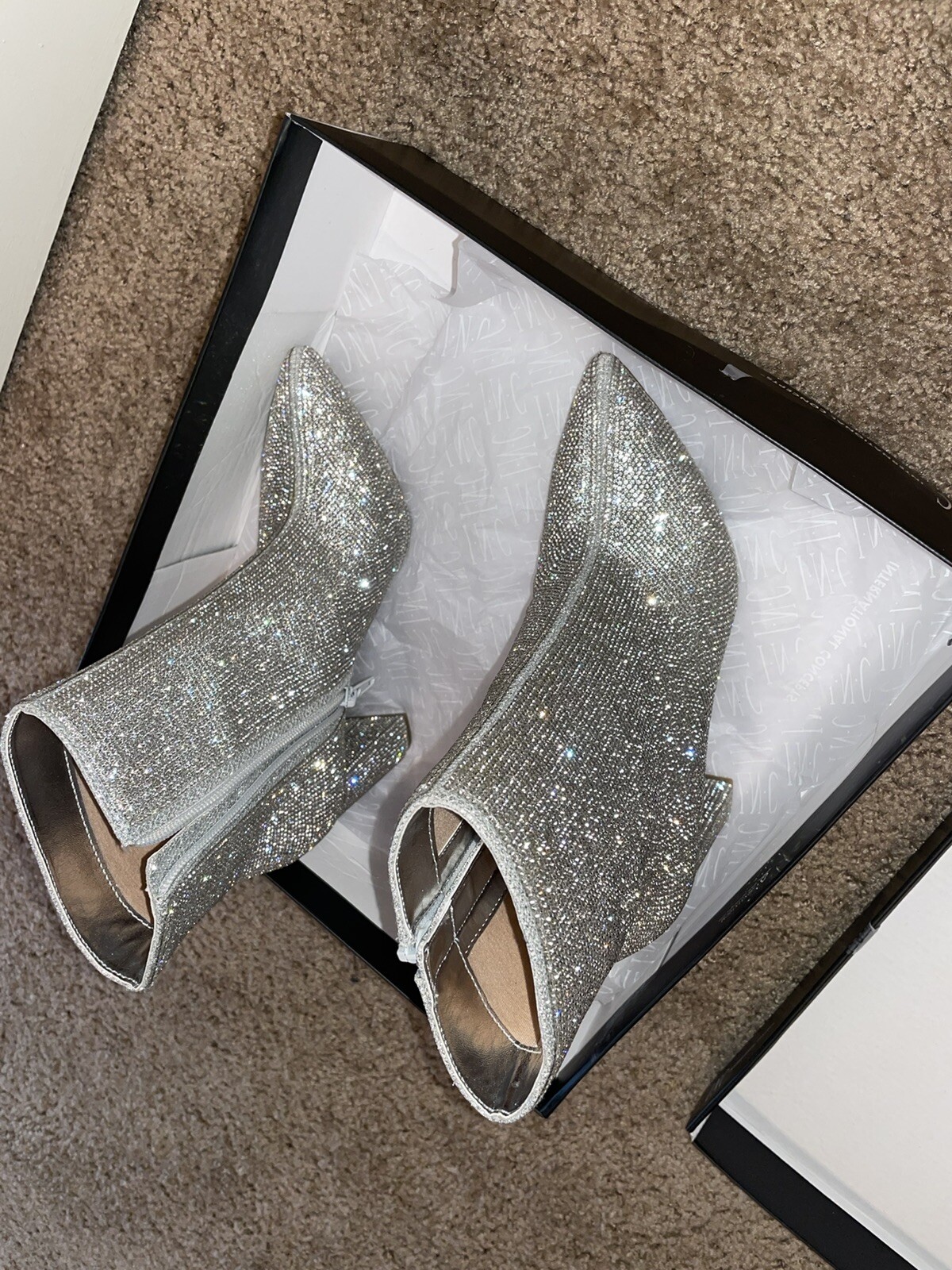 Women's Size 6 Heels Free Drop-Off Available-image