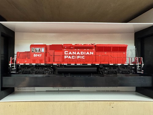 Bowser 3-60523 - SD30C-ECO - Canadian Pacific #5041 - (ESU LokSound instalado) | Condition: New