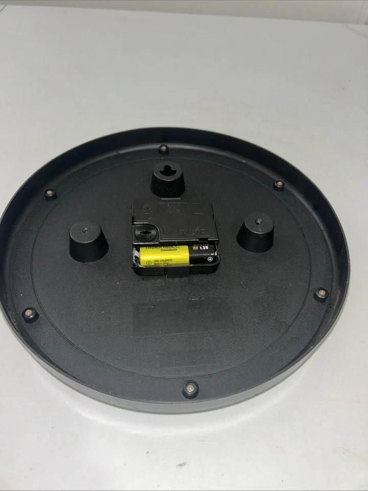 Настенные часы Sterling And Noble Quatrz 9 черные пластиковые 8,78 дюйма работают - Изображение 4 из 4