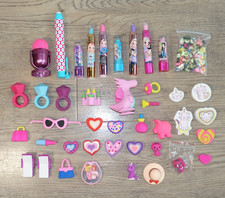 Konvolut Radiergummis Lippenstifte Ringe Herzen Tiere Drache rosa Hut -3