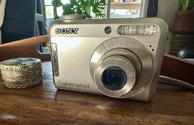 Sony Cyber-shot DSC-S650 7.2MP Digital Camera Works + 1GB Memory Stick
