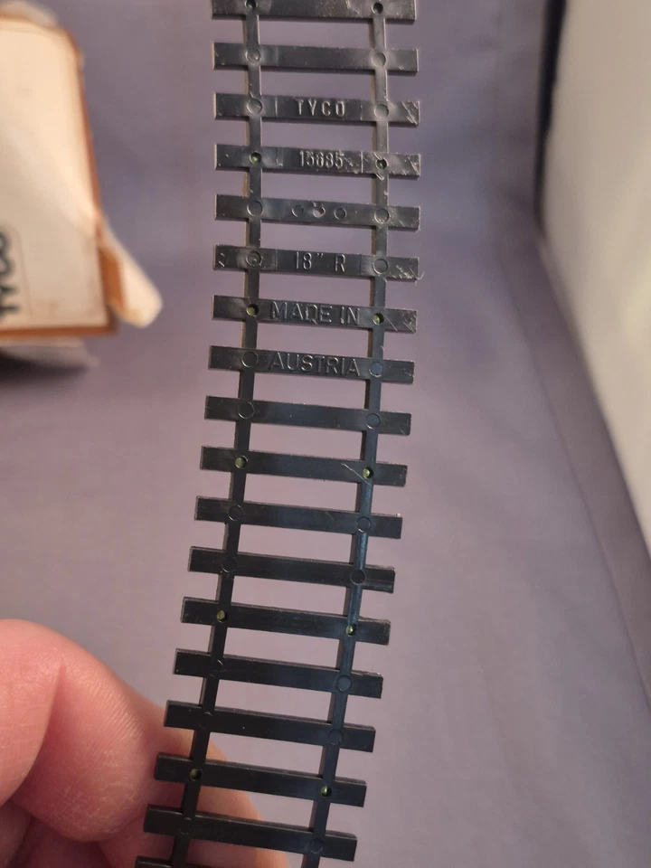 Tyco HO Scale Electric Train Track Lot Of 4 Curve Pieces Original Box & 1 Atlas - Image 4 of 4