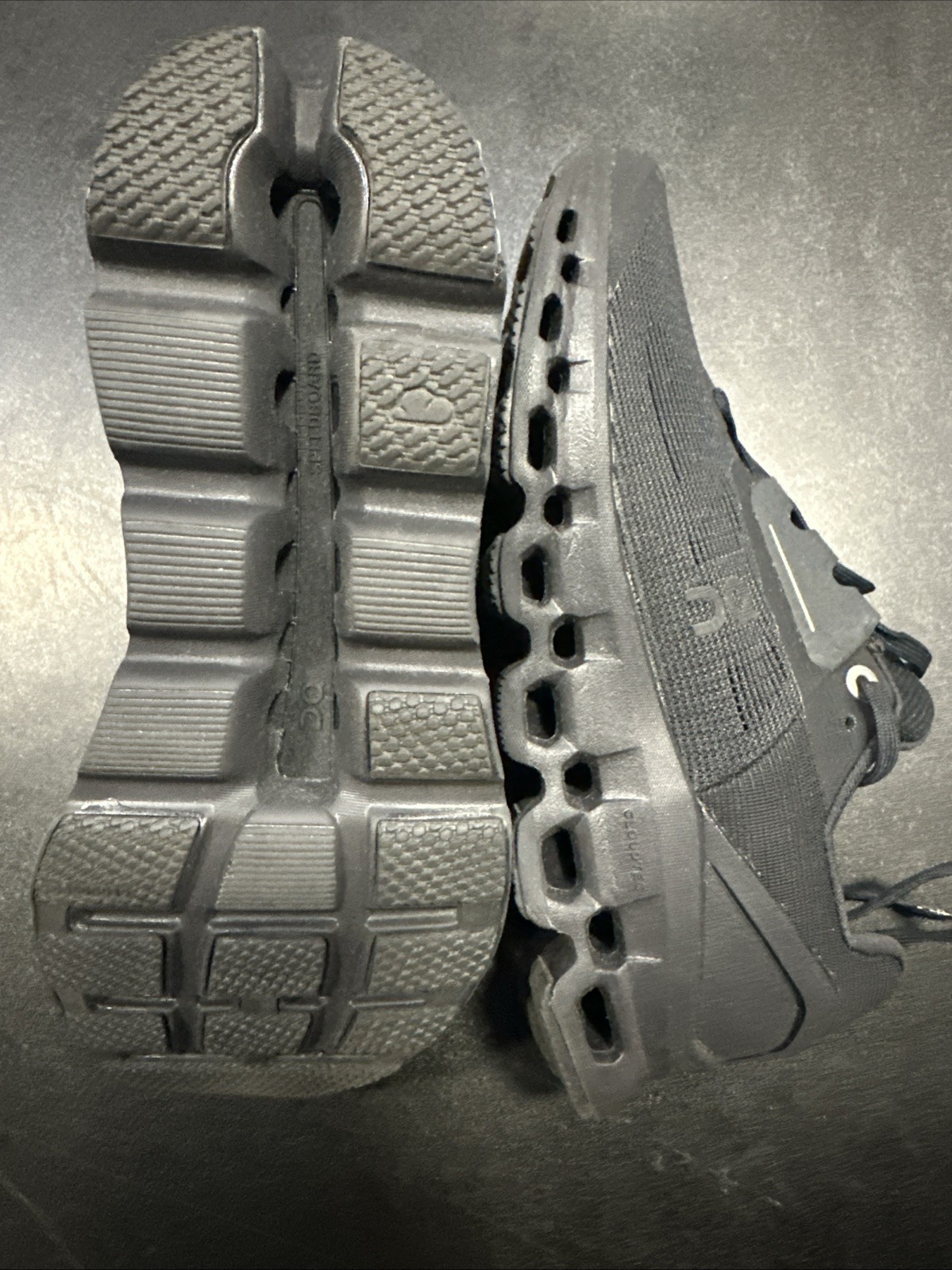 ON Cloud Cloudstratus Women's Running Sneakers, B… - image 5