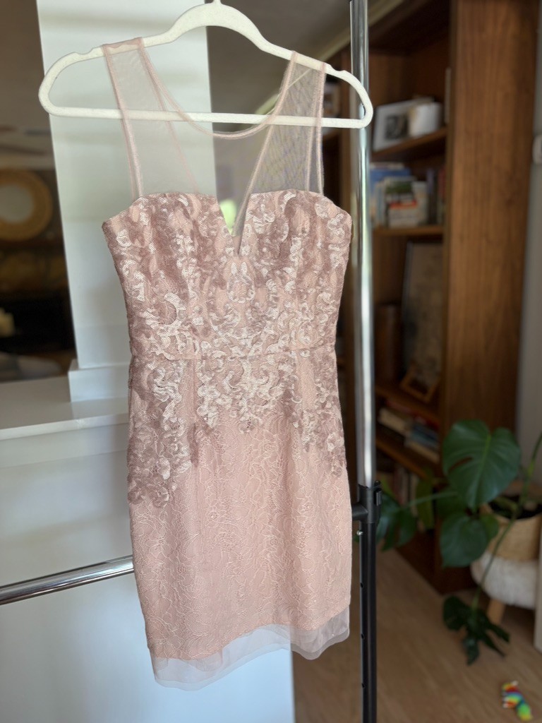 Sexy BCBG Size 2 Cocktail Dress EXCELLENT CONDITIONNew Year’s Eve/ Weddings / Night On The Town, Etc.