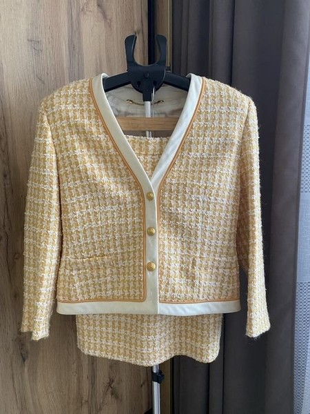 Women Escada Vintage Suit 40