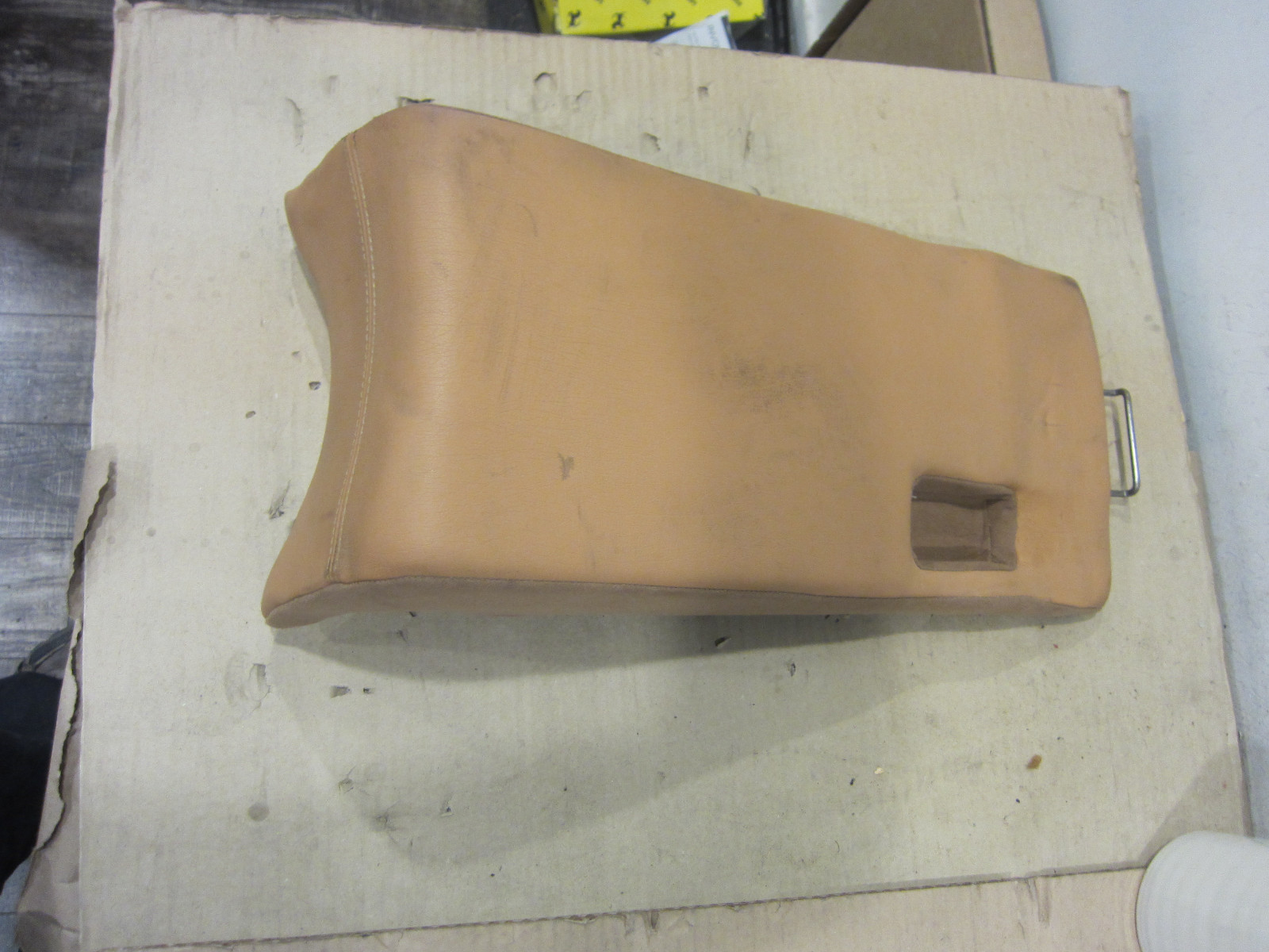 Maserati Quattroporte  Rear Middle Seat Bottom Cushion - Beige - P/N 9813812..