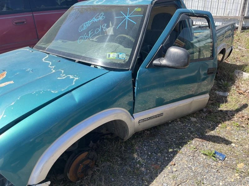 Radiator 4-134 Fits 94-03 S10/S15/SONOMA 1344601 Foto 3 de 4