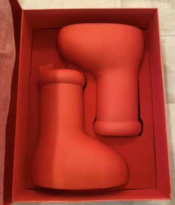 MSCHF Big Red Boot Men display picture 1