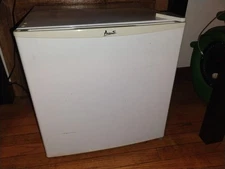 White Compact Refrigerator: Full range temperature control & seperate chiller