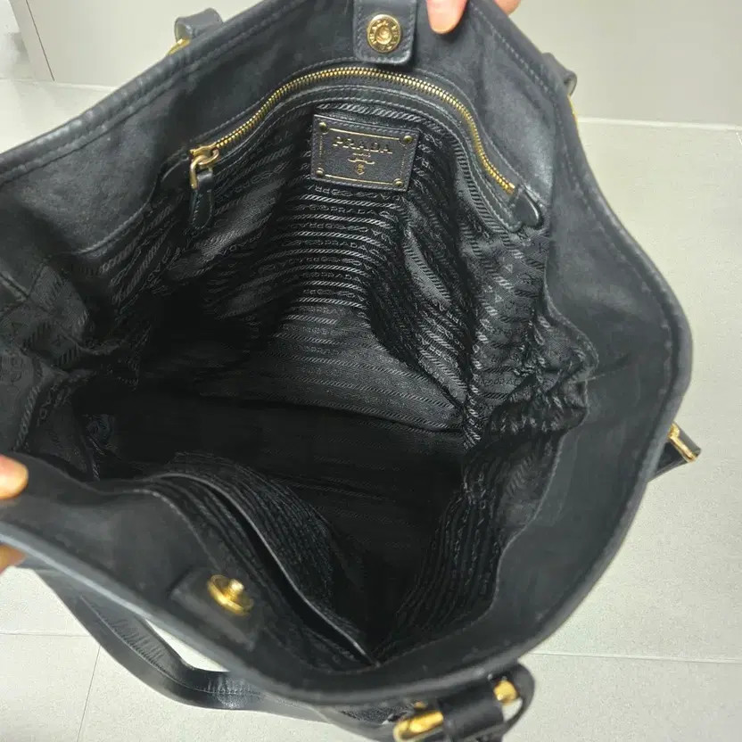 Prada Black Tote & Shoulder Bag Leather & Fabric High-End thumbnail 7