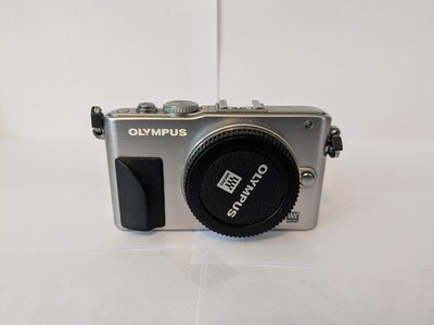 Olympus PEN E-PL3 M4/3 Mirrorless Camera Body Only with FL-LM1 Flash