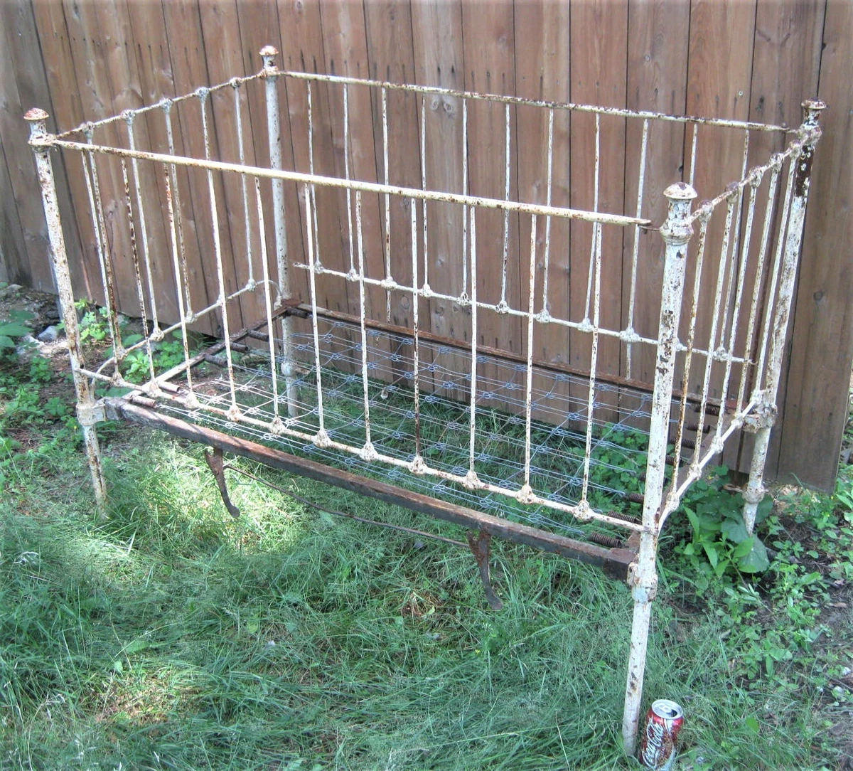 ANTIQUE USA CAST IRON FINEAL CHILD TOY DOLL DAYBED FLOWER GARDEN BED BENCH CRIB