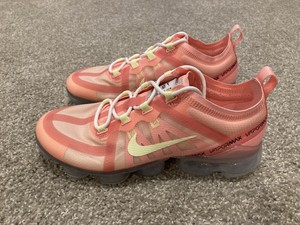 vapormax pink tint